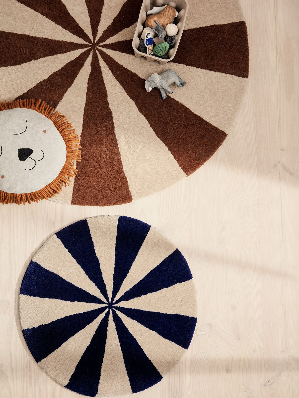 Arch Tufted Wool Rug, Bright Blue/Off-White, pile and weave texture close up