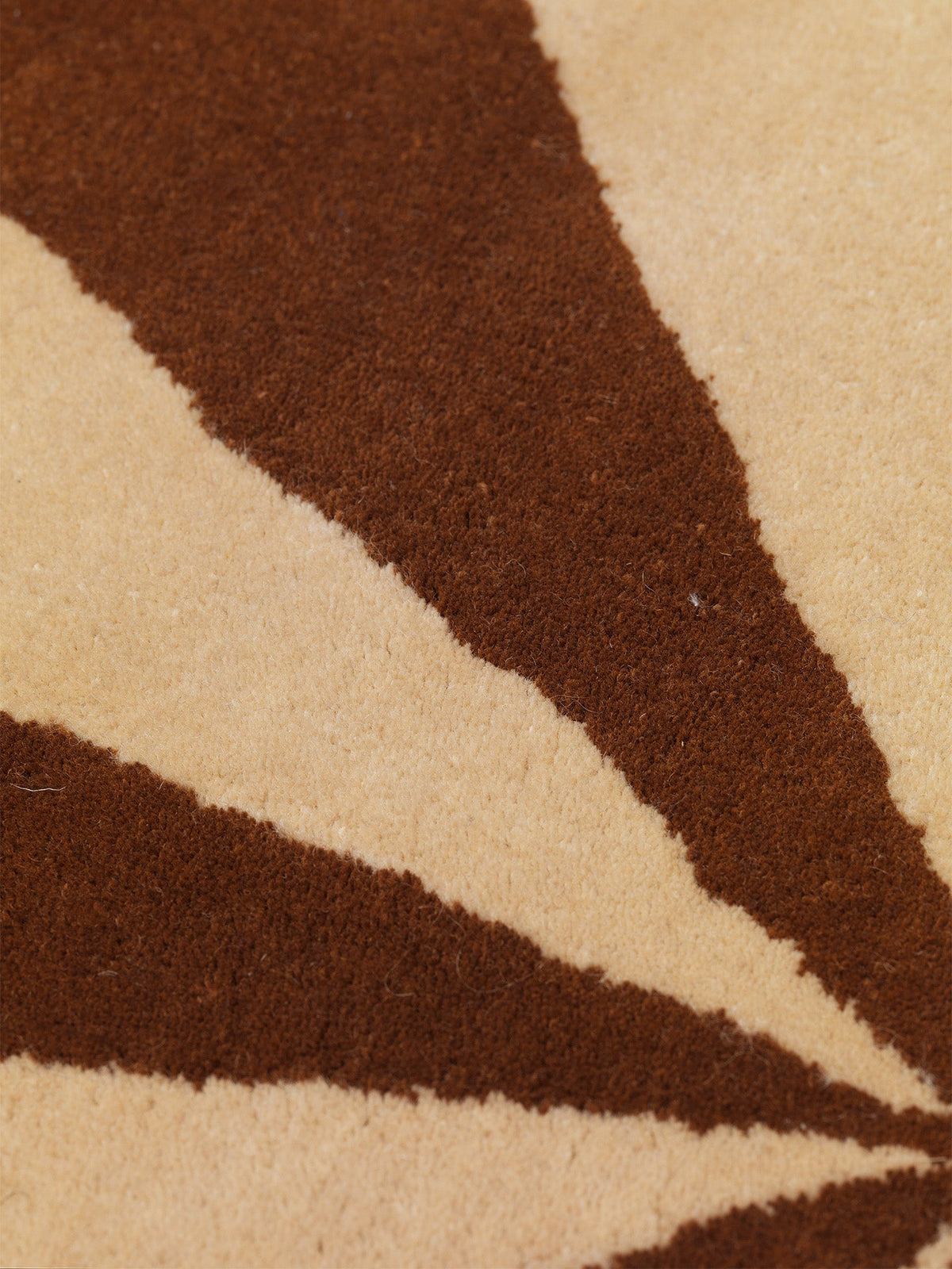 Arch Tufted Wool Rug, Dark Brick/Off-White, corner and edge detail