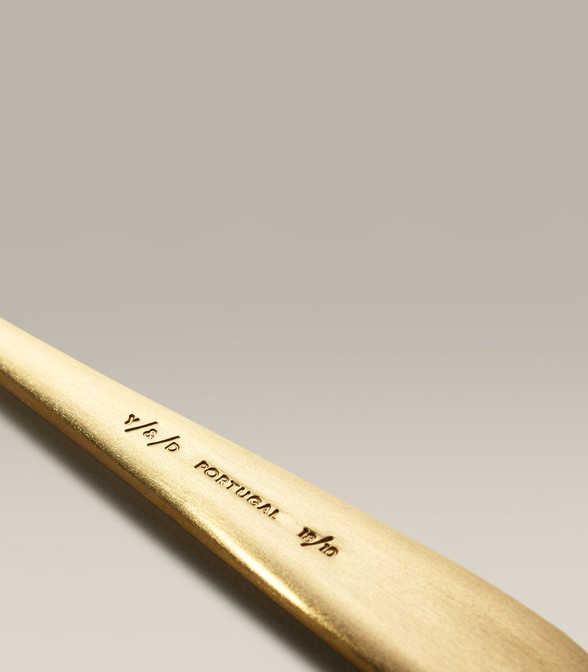 Classic Large Fork Set, gold, detail view