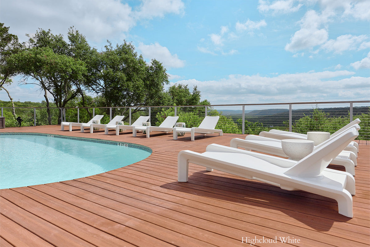 Deck Chaise Lounge, white, styled in a real room 2