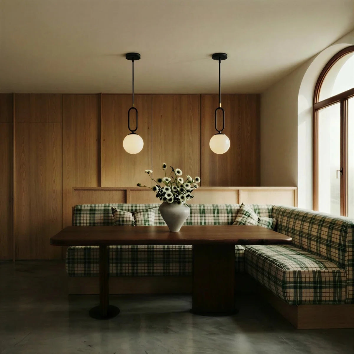 Gong Alabaster Pendant Light, glow and light quality close up