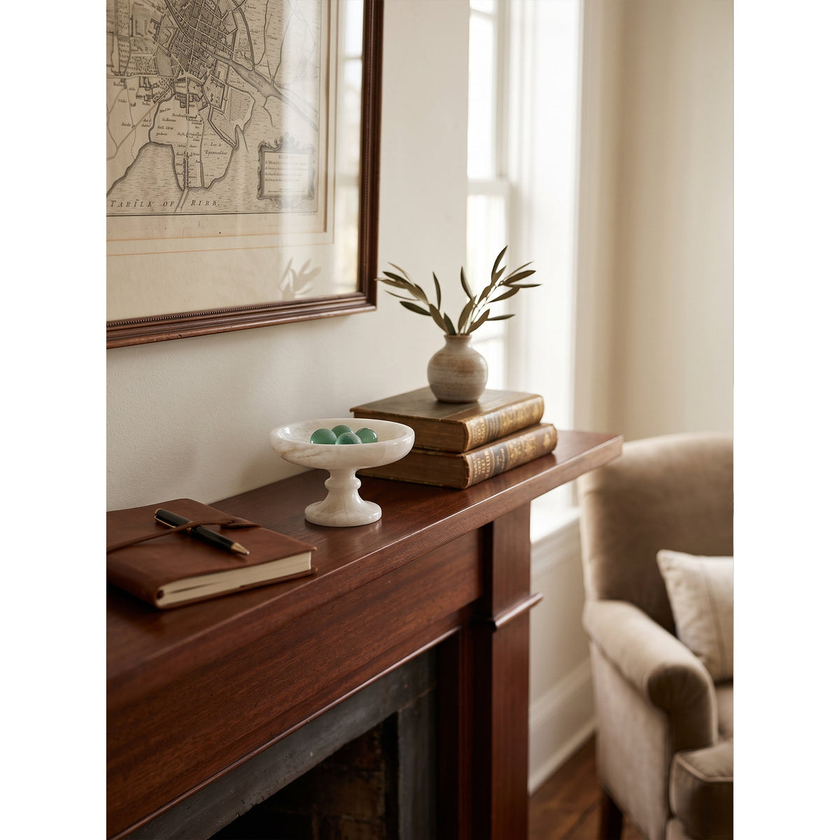 Harlow White Onyx Pedestal Bowl, stone and finish close up