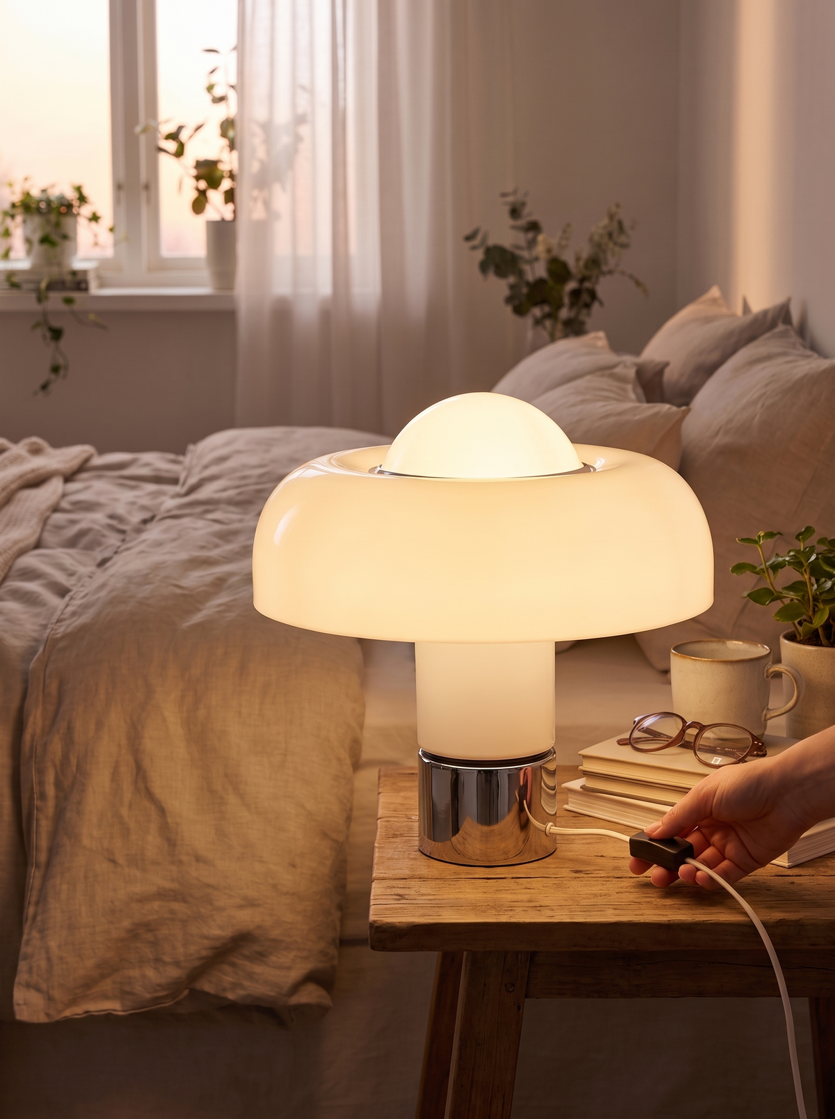 Carlotta table lamp warm light