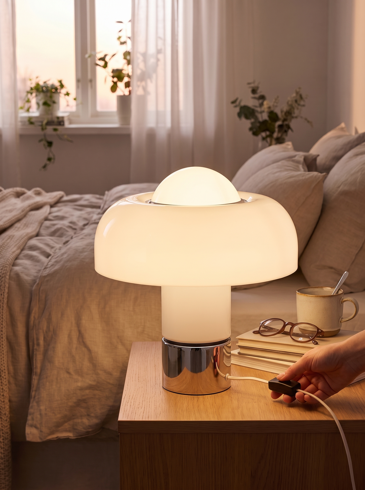 Carlotta lamp shade diffusing light