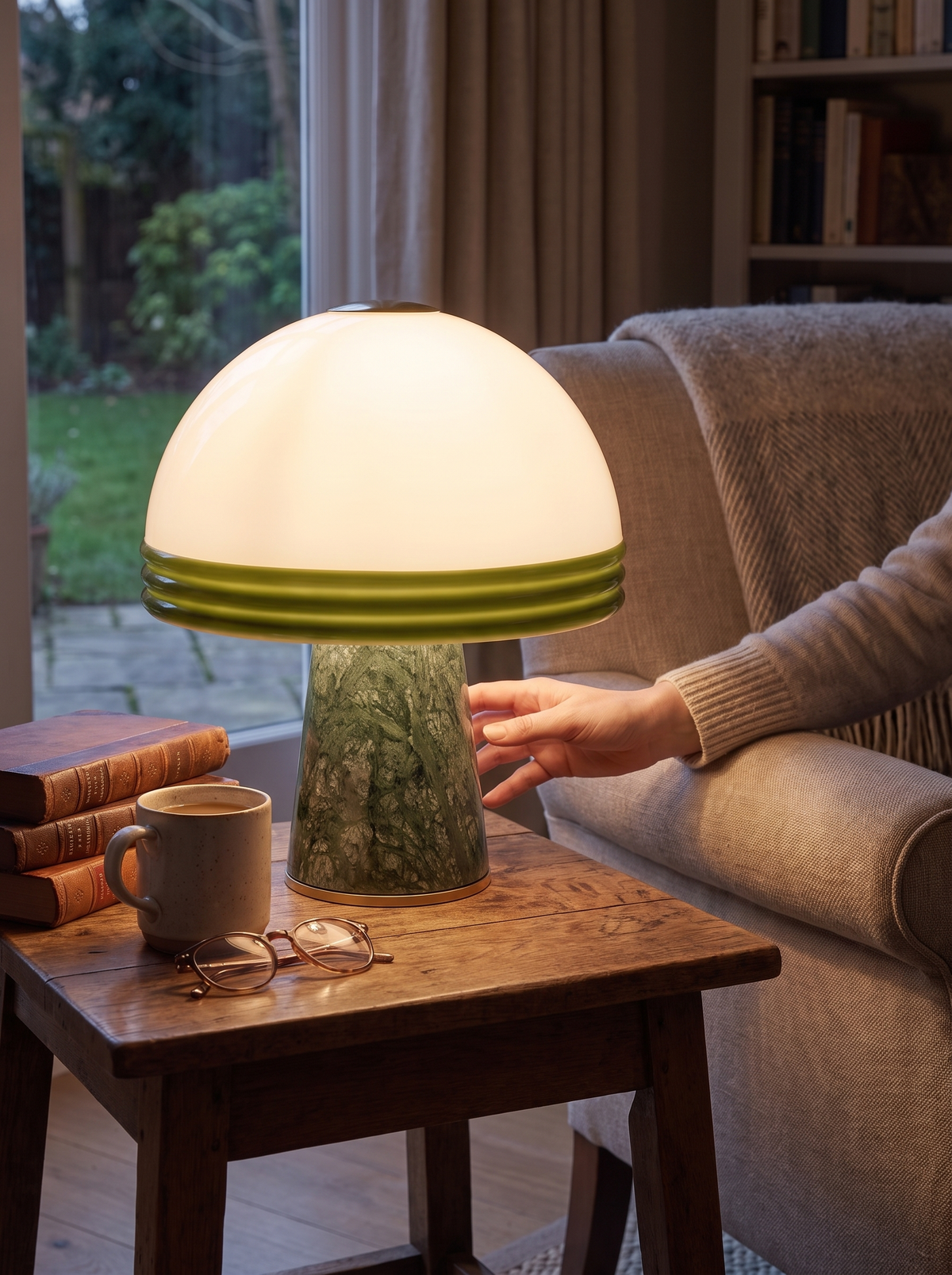 Eulalia lamp settling a room