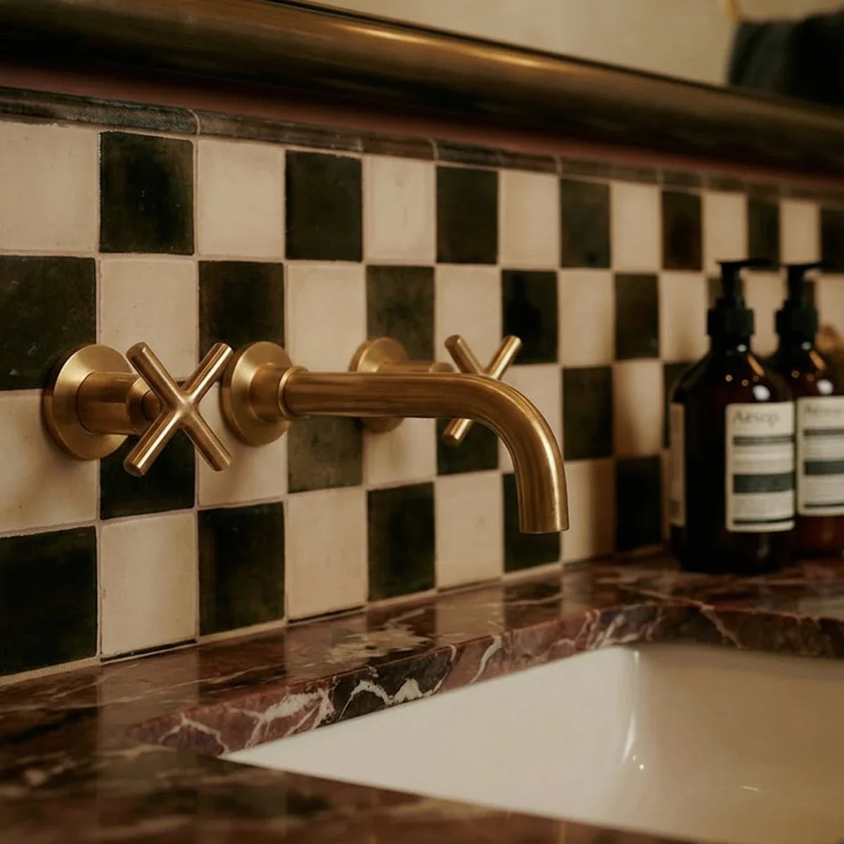 Hydran Bathroom Faucet - Open Box, back and fixing detail