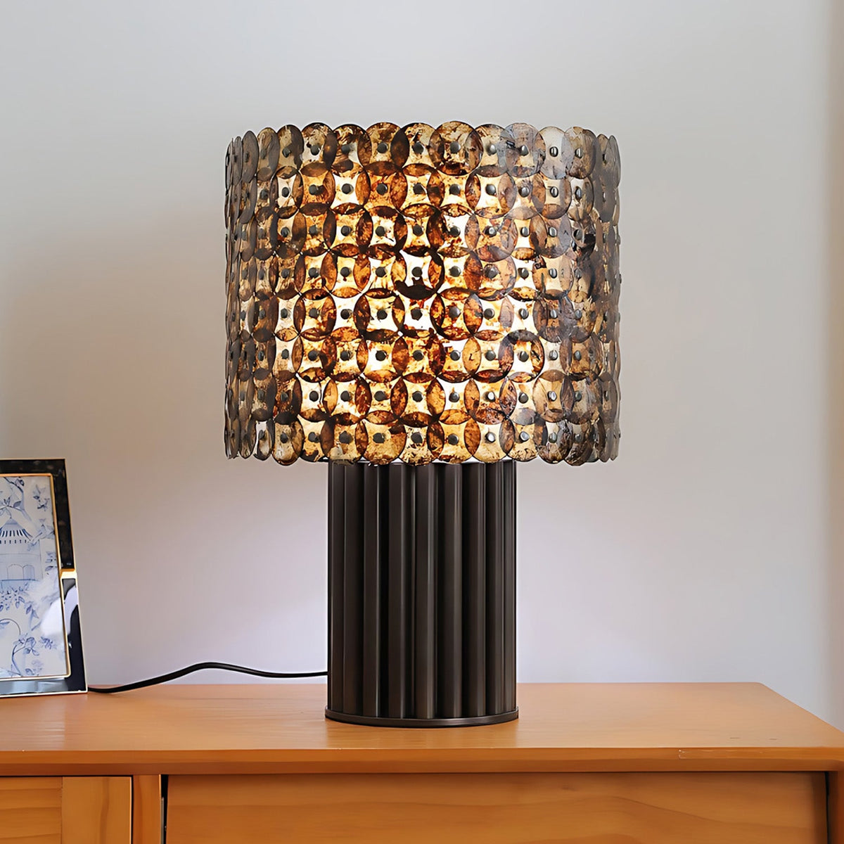 Naerix Shell Table Lamp, unlit detail view