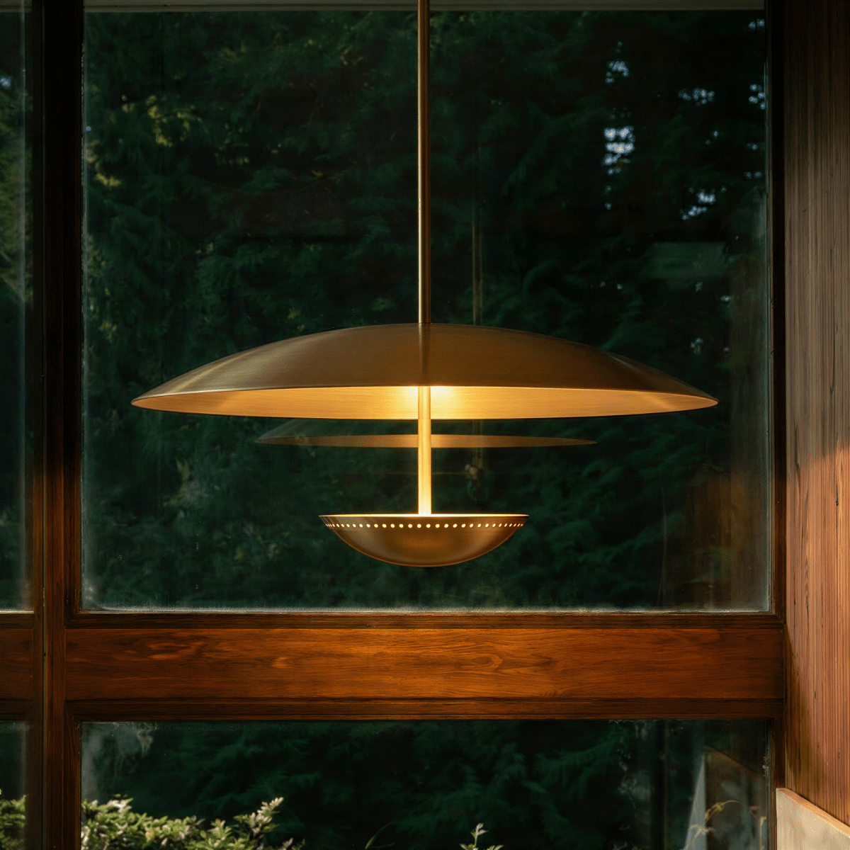 Oralis Metal Pendant Light, glow and light quality close up