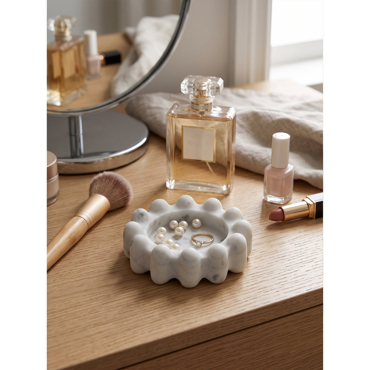 Scalloped Marble Catchall Dish, second rim and edge detail