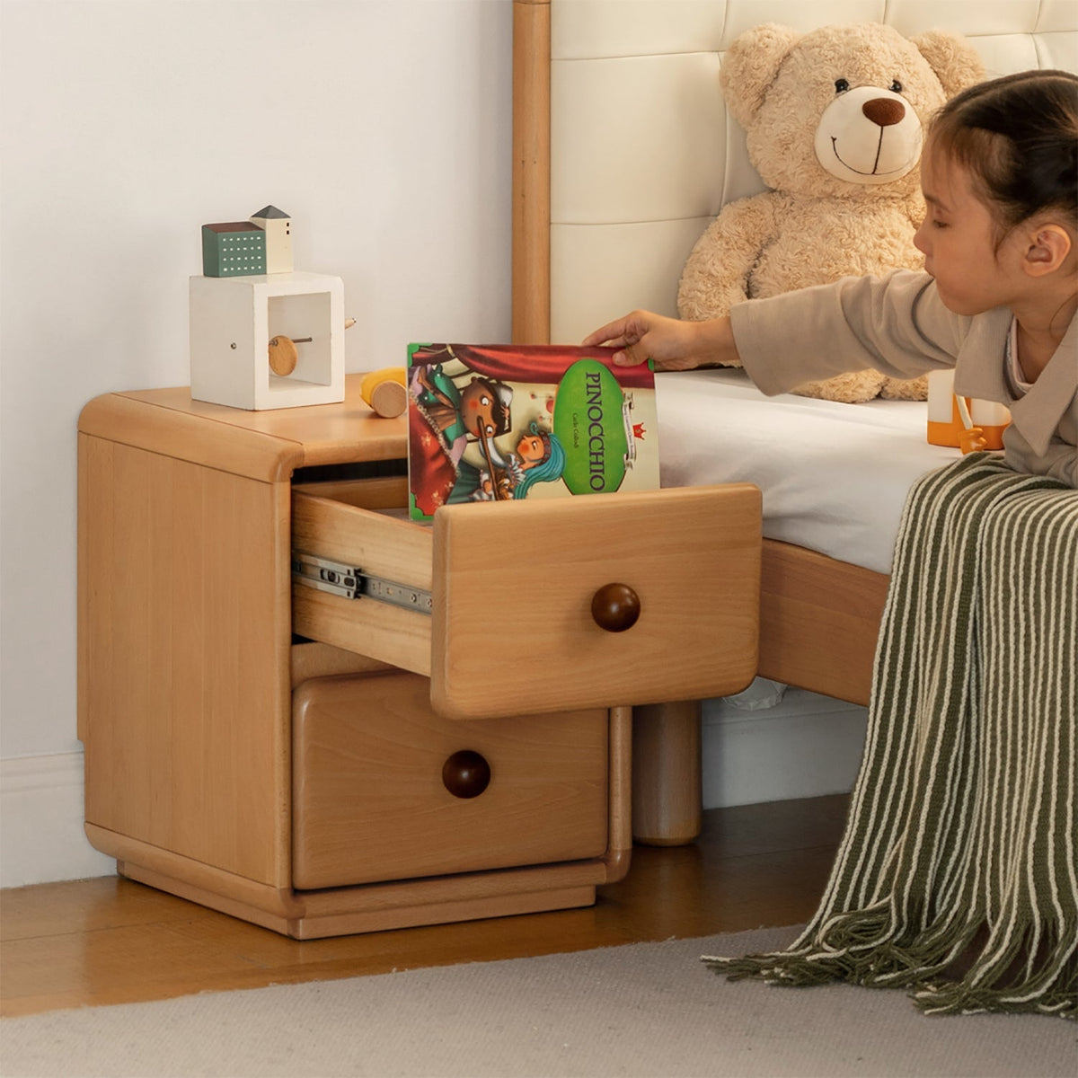 Scandinavian Wood Kids Side Table YUNAE