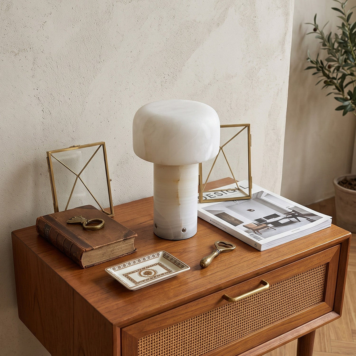 Sorvane Marble Alabaster Table Lamp, close up of the stone