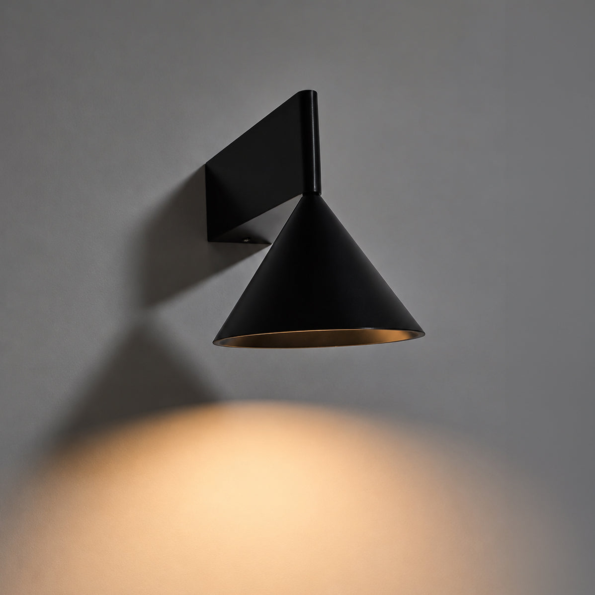 Staccato Modern Minimalist Wall Light, ceiling mount detail