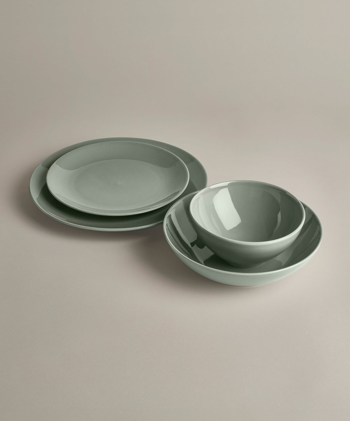 Stoneware Glossy Core Set, rim and edge detail