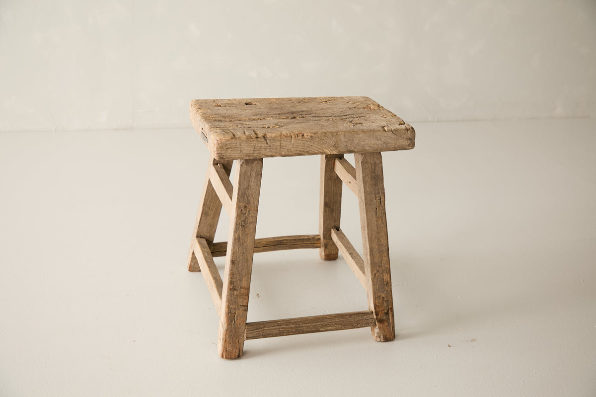 Vintage Solid Elm Ranch Stool, seat and slat detail