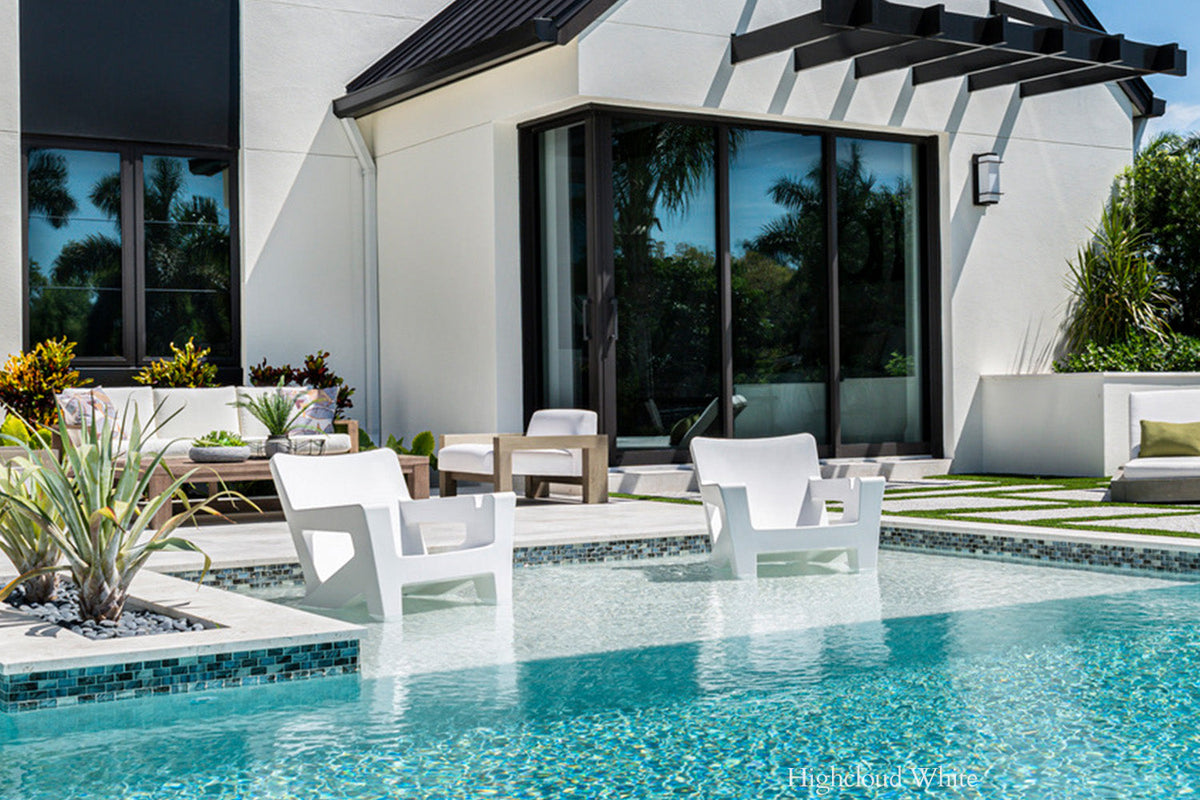 Bask Outdoor Lounge Chair, white, frame and leg detail