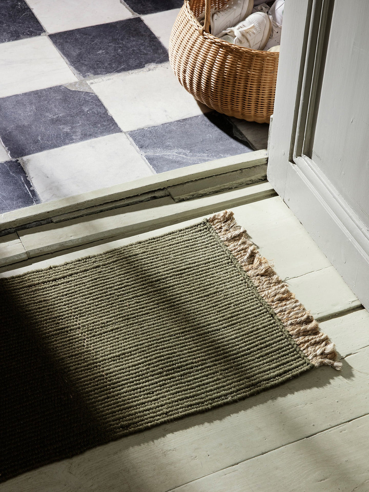Block Jute Mat, Olive/Natural, pile and weave texture close up