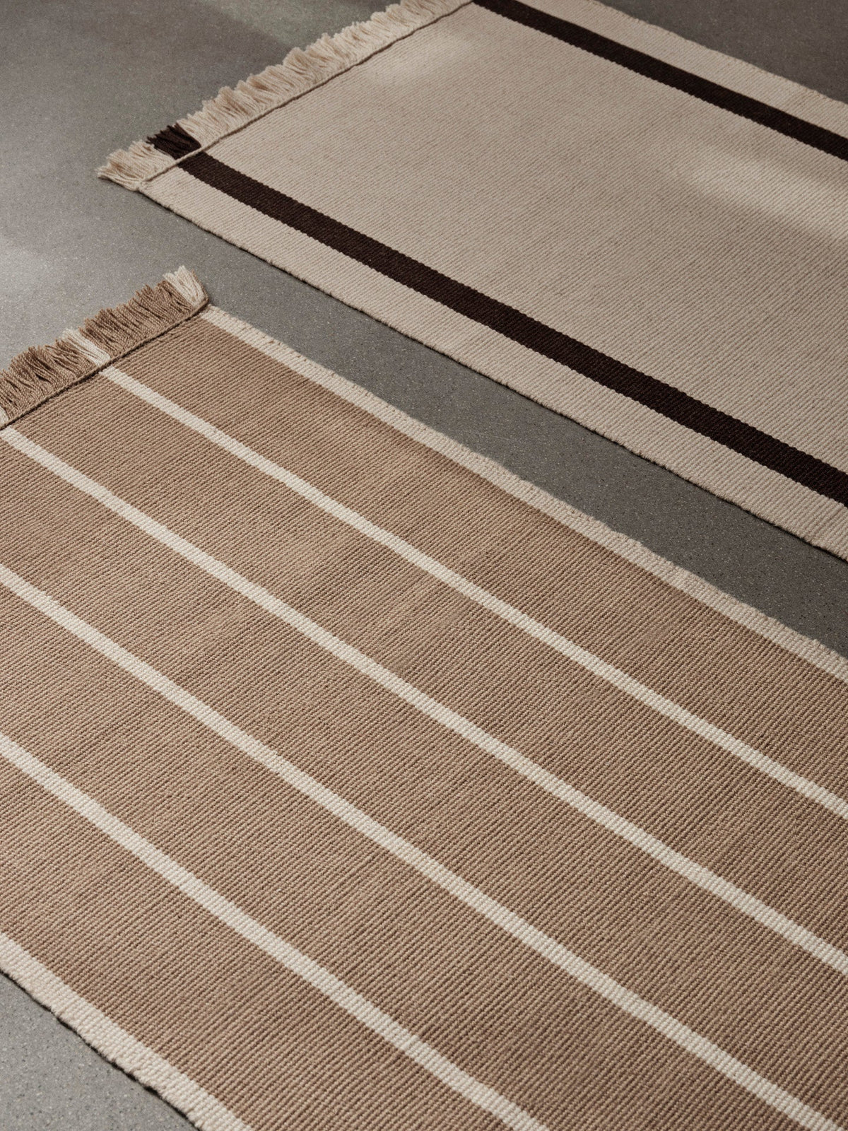 Calm Kelim Runner, Dark Sand/Off-White, corner and edge detail