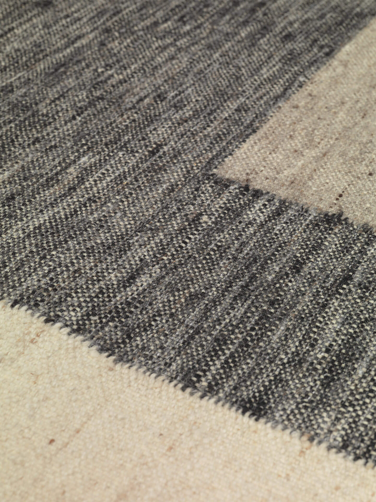 Counter Natural Fibre Runner, Charcoal/Off-white, corner and edge detail