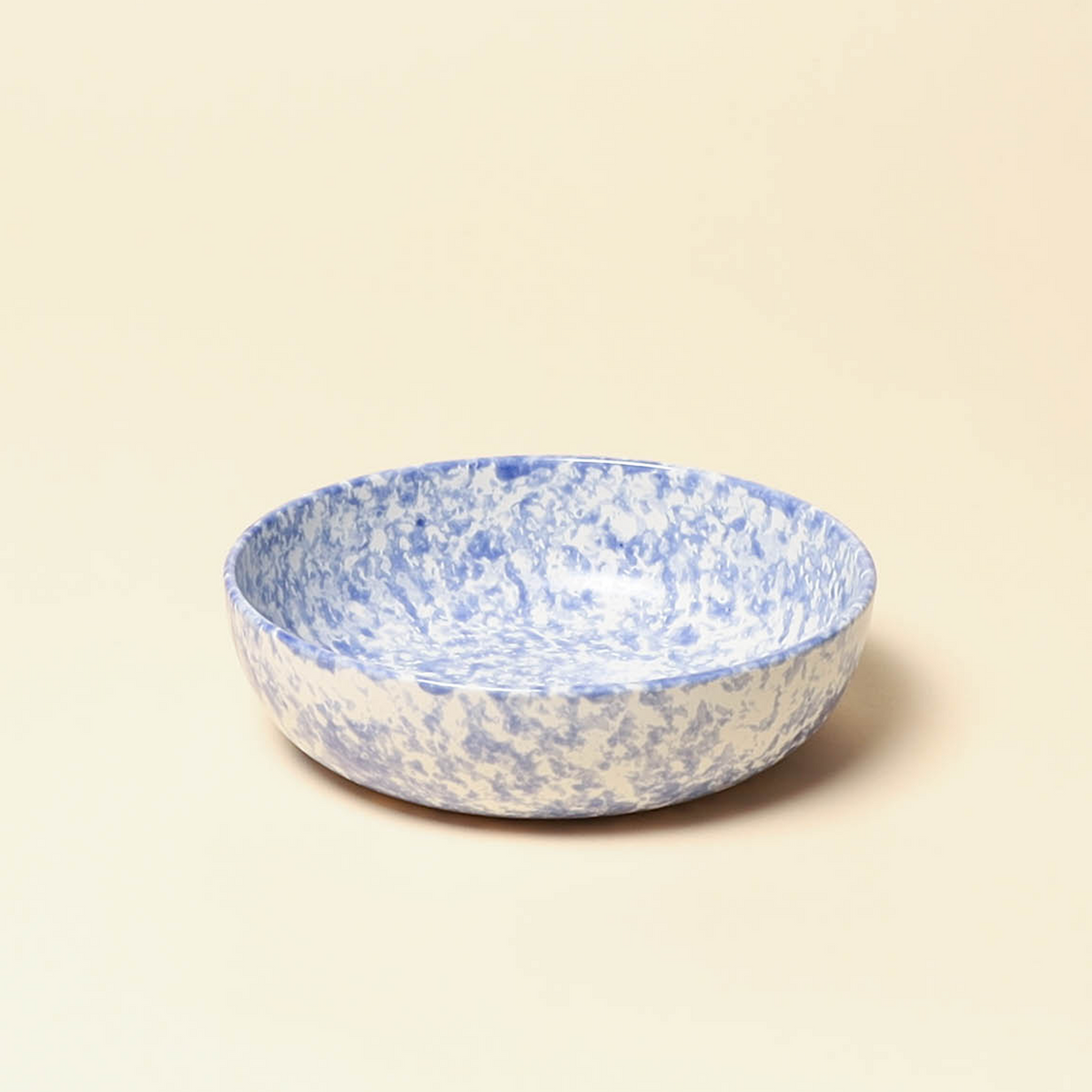 Entree Bowl in Stratus, full set laid out