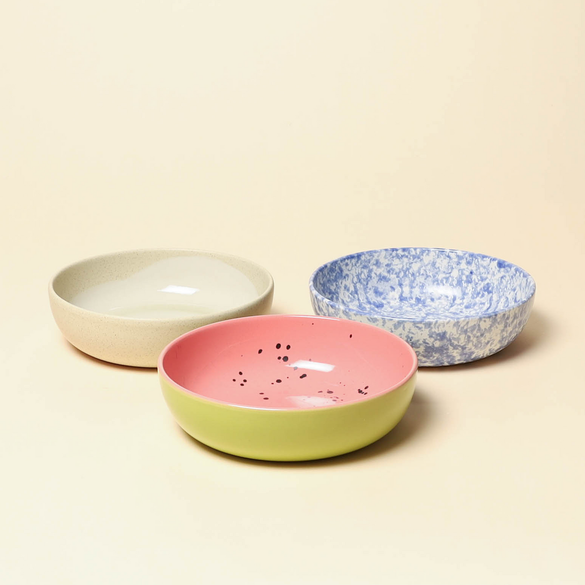 Entree Bowl in Stratus, rim and edge detail