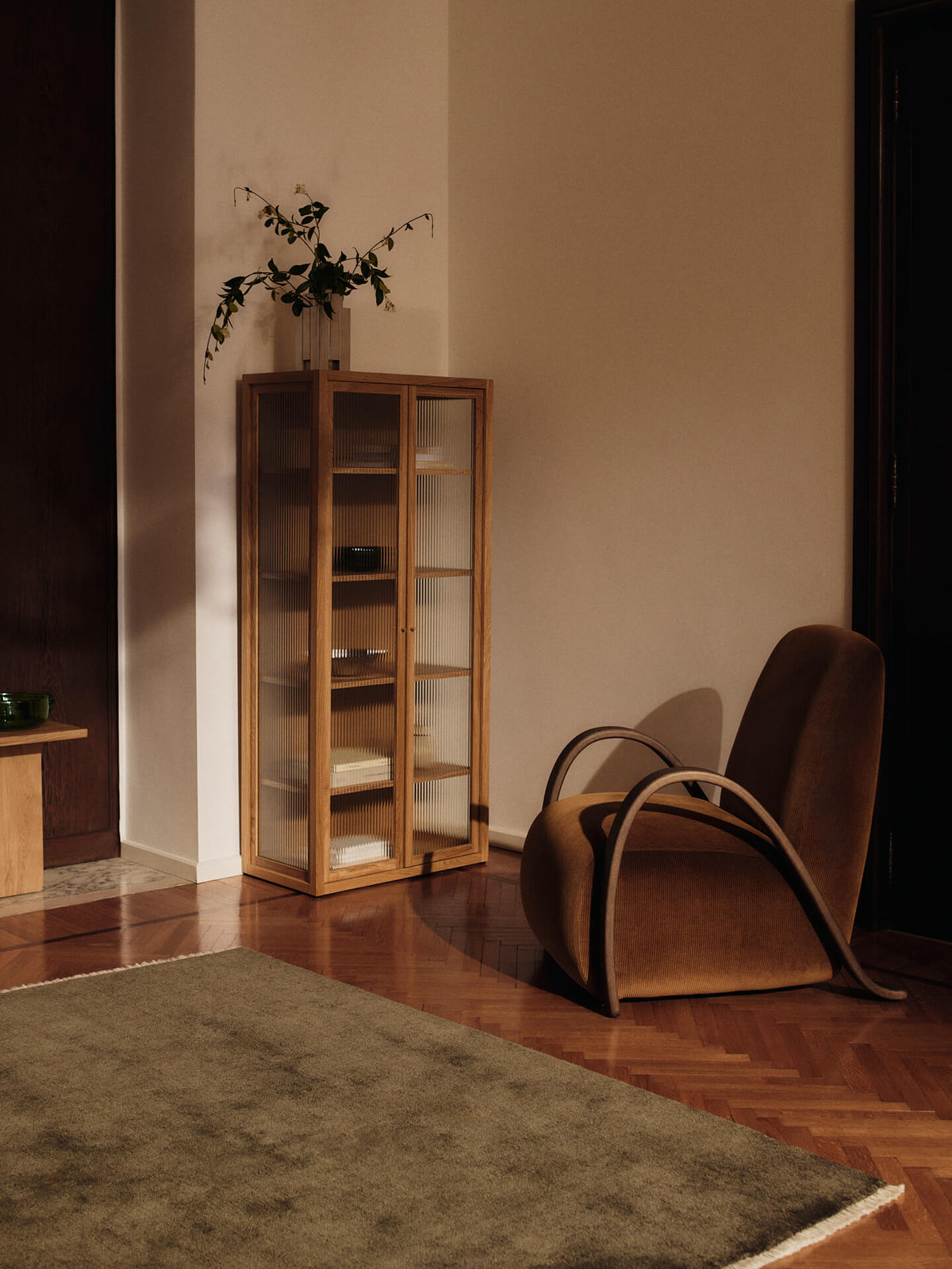 Firth Jute Rug, Dark Olive, corner and edge detail
