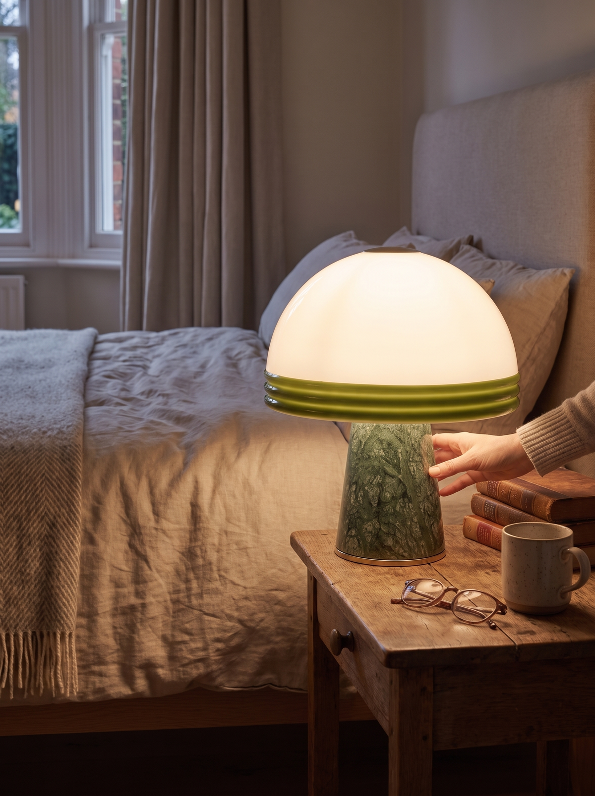 Eulalia lamp steady on a table