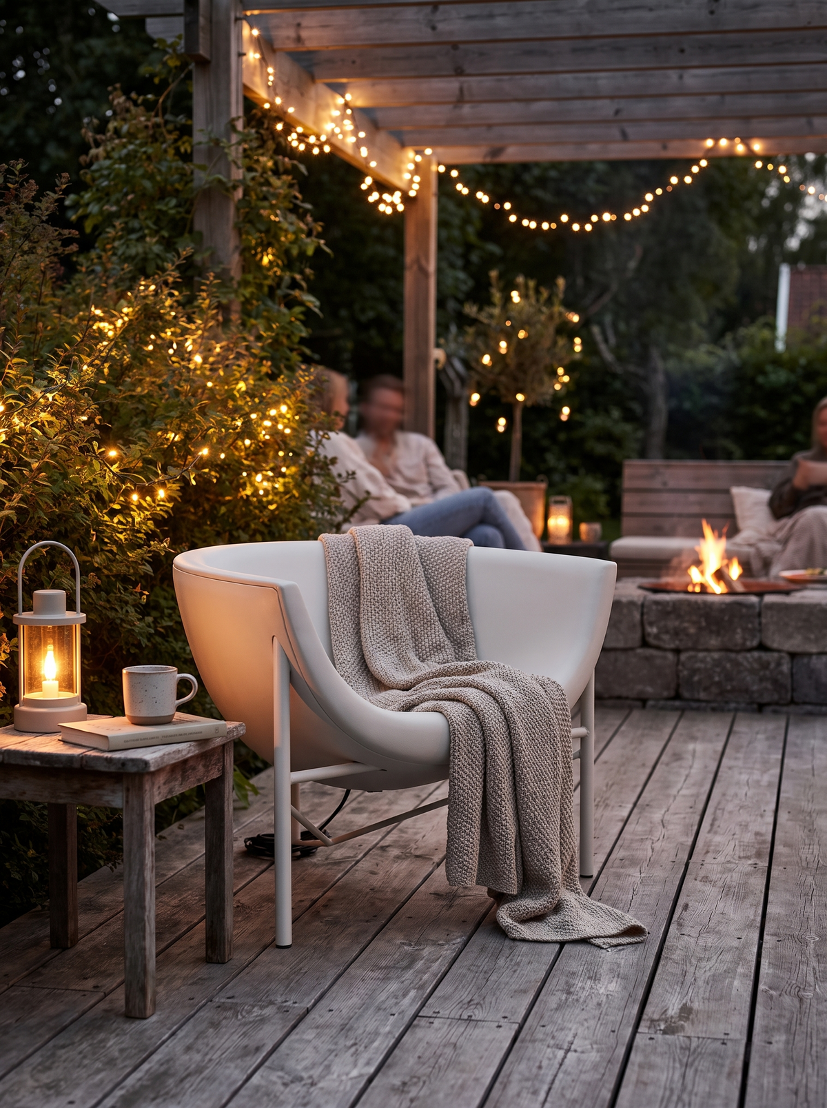 Kosmos Heated Dune Lounge Chair lifestyle 2