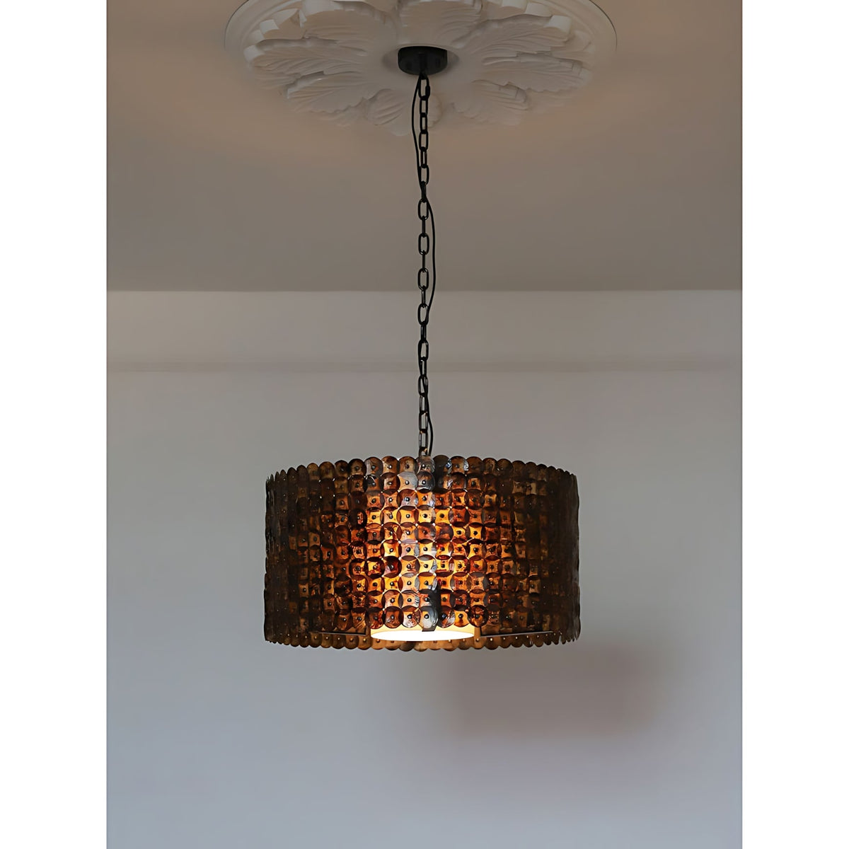 Naerix Shell Pendant Lamp, second full fixture view