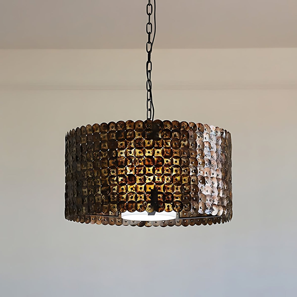 Naerix Shell Pendant Lamp, second close up of the glass