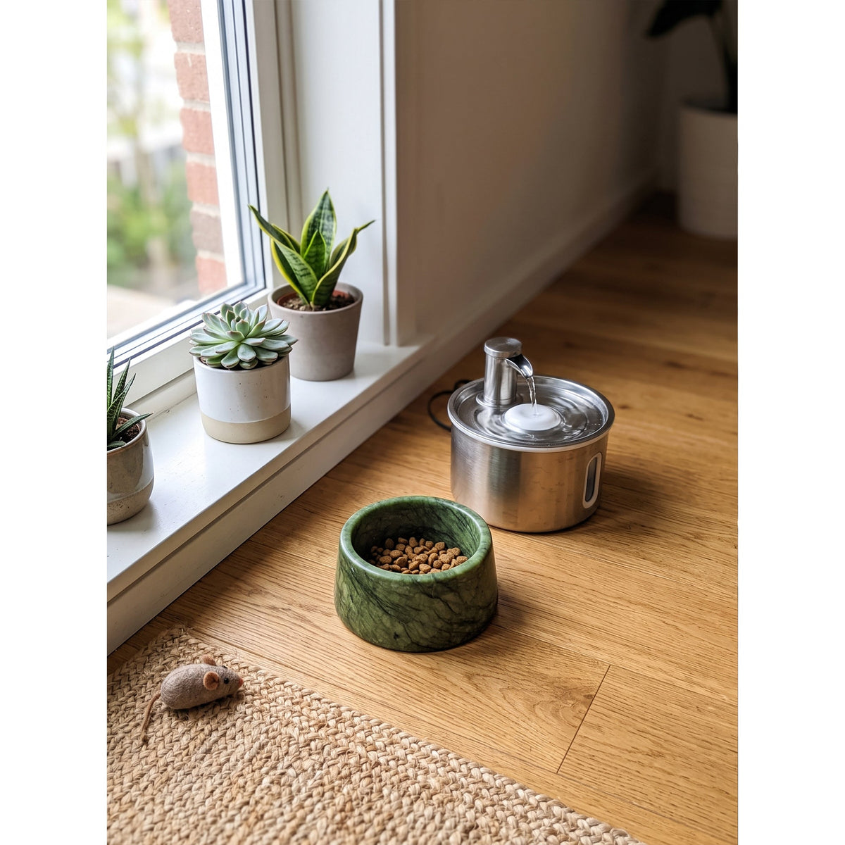 Sierra Marble Pet Bowl, stand and base detail