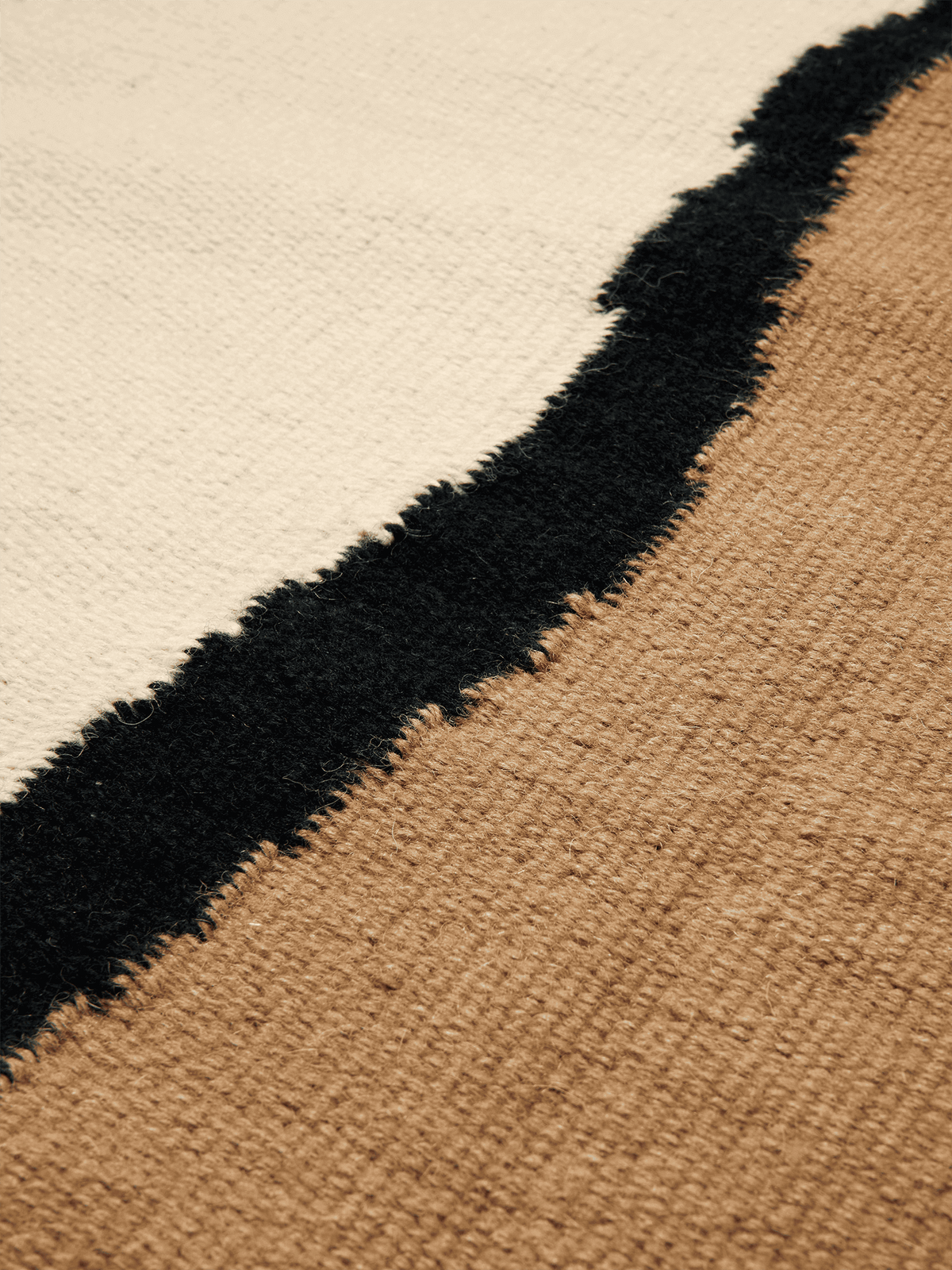 Soil Kelim Runner, Dark Sand/Off-white, corner and edge detail