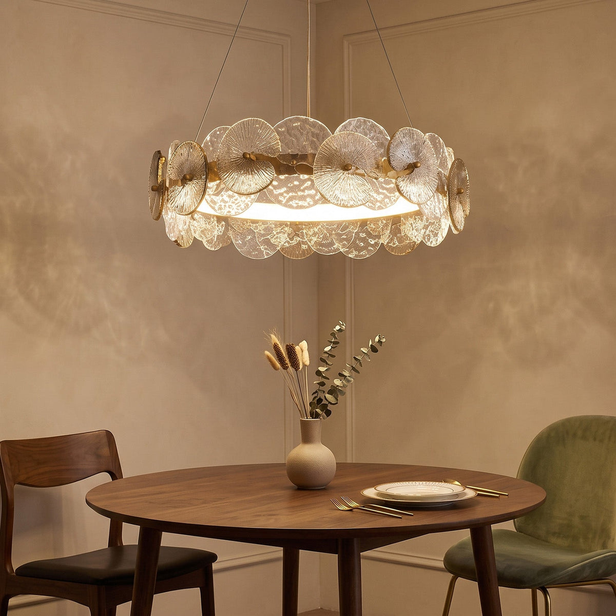 Sorelis Water Lily Ring Chandelier, close up of the glass