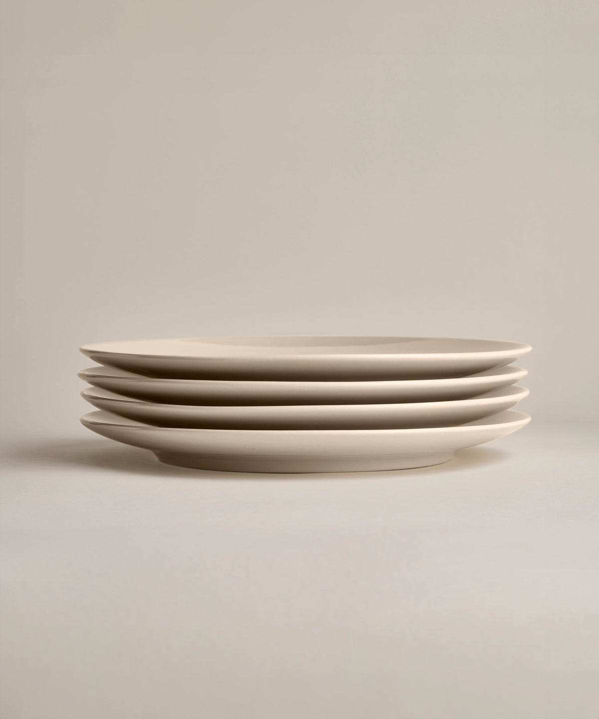 Stoneware Glossy Big Plate Set, Dune, top down view of the set