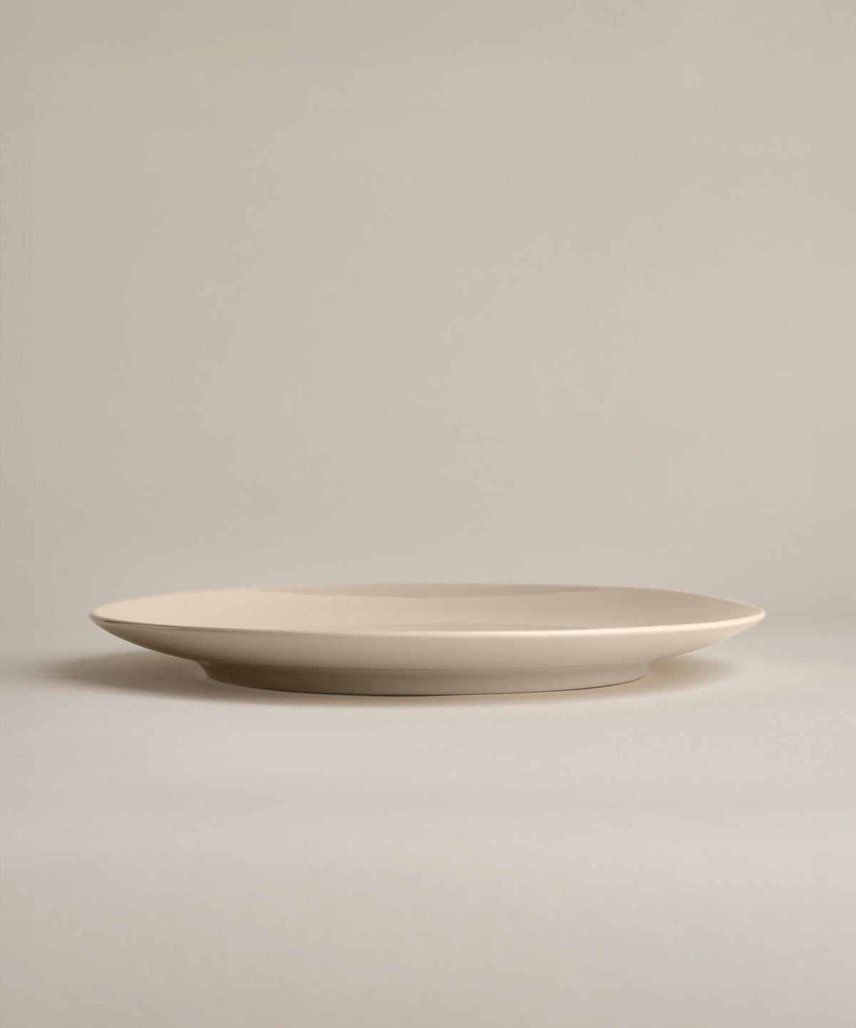 Stoneware Glossy Big Plate Set, Dune, nested stack detail