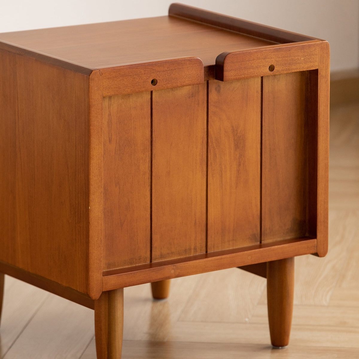 Vintage Boxwood Side Table VISTA